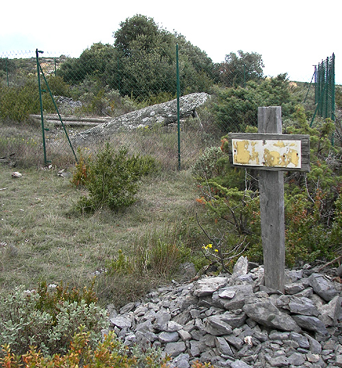 fournes-menhir-fence-and-sign
